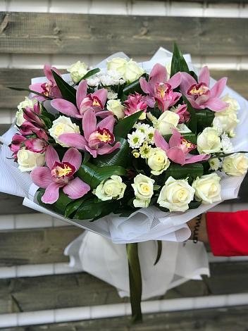 Букет цветов из: Розы и Хризантемы в Лесозаводске