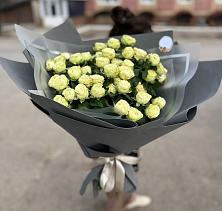 Букет Белые кустовые розы Солинеро в Лесозаводске