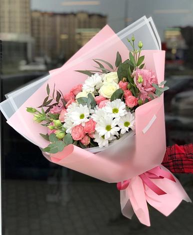Букет цветов из: Розы, Лизиантусы и Хризантемы в Лесозаводске